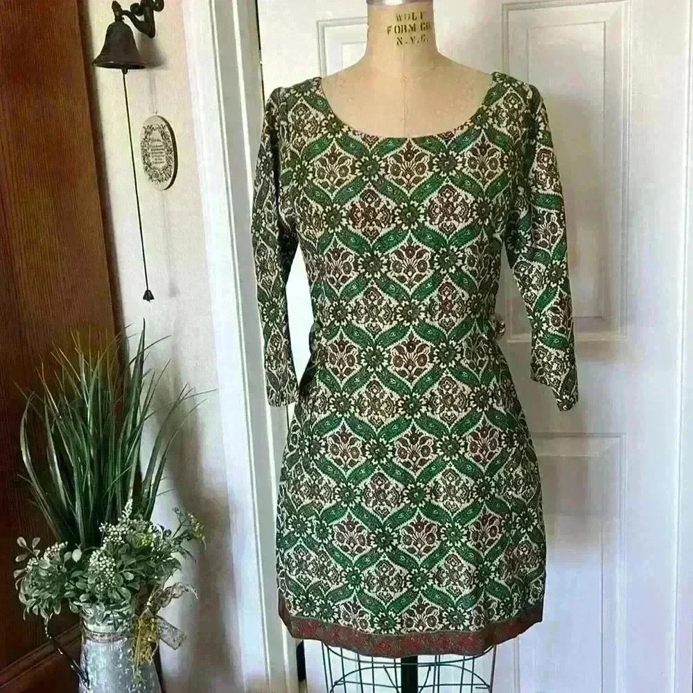 Plenty by Tracey Reese, 100% Silk Dress Wooden Ring detail at waist. Size 8